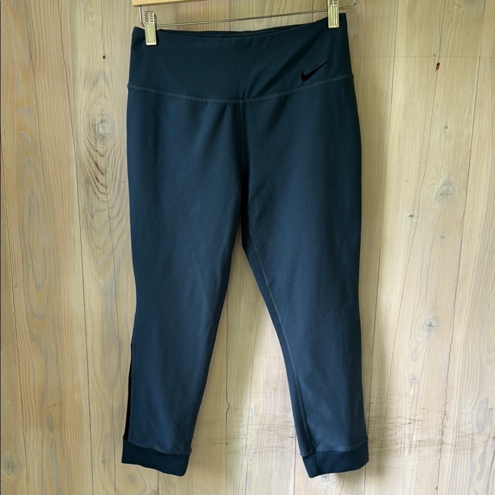Nike Dri Fit Capri Leggings Size S